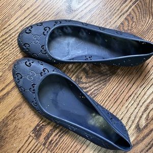 Gucci rubber flats great condition